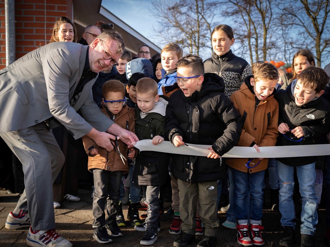 Wethouder Pieter Kos opent nieuw schoolplein Schoter Tuijn 1 februari 2024 Wethouder Pieter Kos opent nieuw schoolplein Schoter Tuijn 1 februari 2024